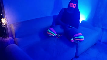 En este bar le das dinero extra a la camarera y te folla en su habitación especial le encanta la verga de extraños 1