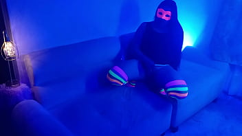 En este bar le das dinero extra a la camarera y te folla en su habitación especial le encanta la verga de extraños 1