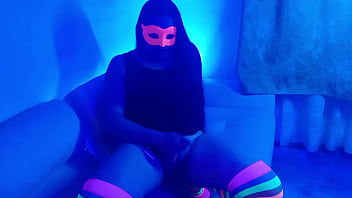 En este bar le das dinero extra a la camarera y te folla en su habitación especial le encanta la verga de extraños 1