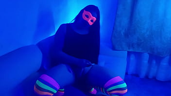 En este bar le das dinero extra a la camarera y te folla en su habitación especial le encanta la verga de extraños 1