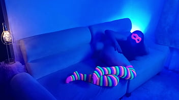 En este bar le das dinero extra a la camarera y te folla en su habitación especial le encanta la verga de extraños 1