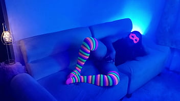 En este bar le das dinero extra a la camarera y te folla en su habitación especial le encanta la verga de extraños 1