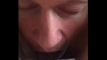 С удовольствием лижу писю