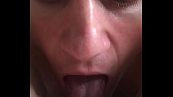 С удовольствием лижу писю