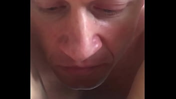 С удовольствием лижу писю