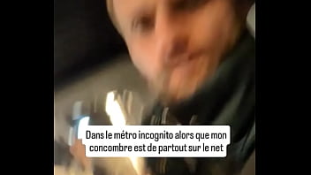 Moi dans le métro alors que tout internet as vu mon concombre dorée et toi tu fais attentions aux personnes dans le Moi dans le métro alors que tout internet as vu mon concombre dorée et toi tu fais attentions aux personnes dans le