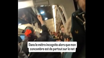 Moi dans le métro alors que tout internet as vu mon concombre dorée et toi tu fais attentions aux personnes dans le