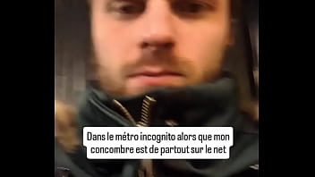 Moi dans le métro alors que tout internet as vu mon concombre dorée et toi tu fais attentions aux personnes dans le