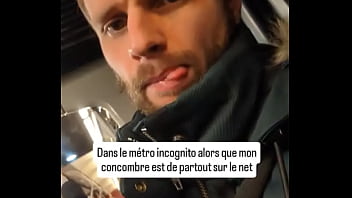 Moi dans le métro alors que tout internet as vu mon concombre dorée et toi tu fais attentions aux personnes dans le