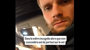 Moi dans le métro alors que tout internet as vu mon concombre dorée et toi tu fais attentions aux personnes dans le Moi dans le métro alors que tout internet as vu mon concombre dorée et toi tu fais attentions aux personnes dans le