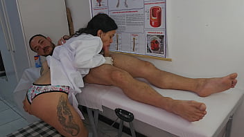 Paciente não consegue controlar a ereção diante da enfermeira