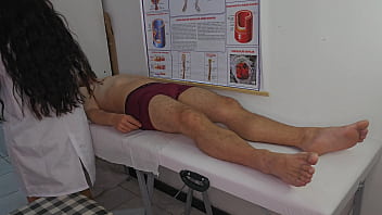 Paciente não consegue controlar a ereção diante da enfermeira