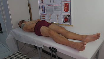 Paciente não consegue controlar a ereção diante da enfermeira