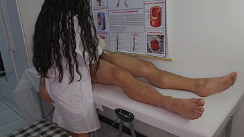 Paciente não consegue controlar a ereção diante da enfermeira