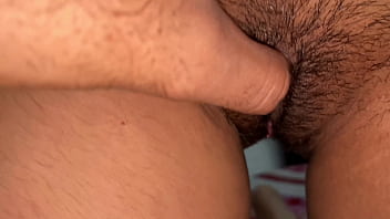 रिया ने बॉस की थकान दूर की पूरी रात होटल में बिताई और शानदार सेक्स किया।