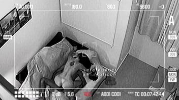 Camera de segurança real flagra amante fudendo muito e bebendo leitinho enquanto corno trabalha