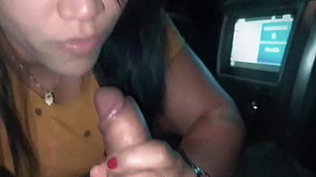 Putinha da tirei leite da fonte quente no carro de um estranho