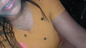 Putinha da tirei leite da fonte quente no carro de um estranho