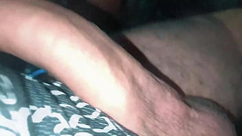 Putinha da tirei leite da fonte quente no carro de um estranho