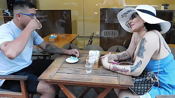 Lo Vi En Un Bar Sentado Y Me Lo Traje A Casa Para Darle Flor De Cojida thumbnail