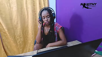 A call to the call center ends in masturbation