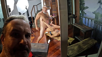 Ele não dá paz para ninguém nem quando estão fudendo