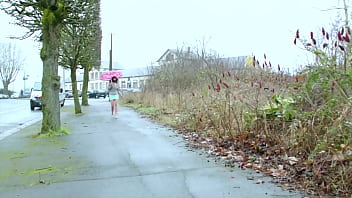 Linda brunette très coquine en manque