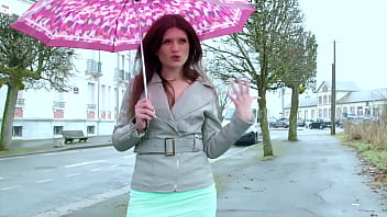 Linda brunette très coquine en manque