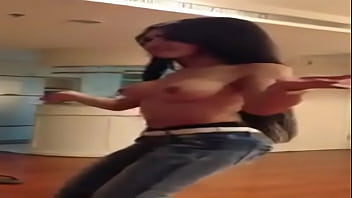 Iraqi Girl Dancing And Showing Awesome Boobs thumbnail