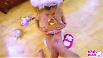 Cumshot cum play cum licking on her knees pretty face