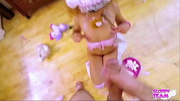 Cumshot cum play cum licking on her knees pretty face