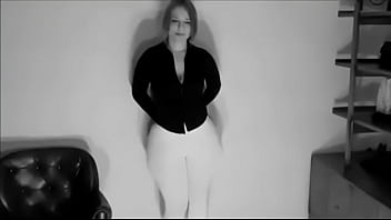 Chica culona con mallon leggings bien buena