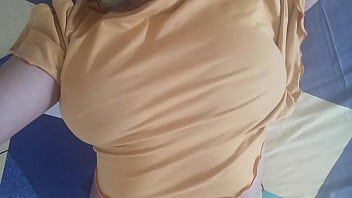 Madrastra Recien Levantada Y Con Ricas Tetas Se Hecha Una Eyaculacion Que Se Moja Toda En Su Coño Apretado thumbnail