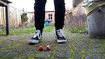 Vans squaches strawberries