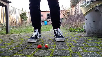 Vans squaches strawberries