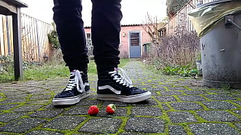 Vans squaches strawberries