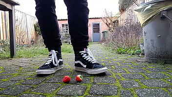Vans squaches strawberries