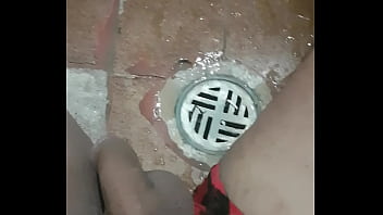 Uma mijada em sequência de gozada