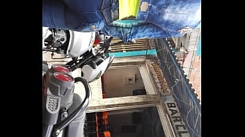 En una parada veo este culo jugoso