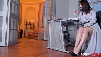 Foot bath two lesbian foot fetishists make out