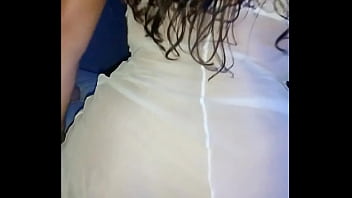 Puta devassa dando um show por cima