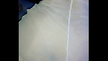 Puta devassa dando um show por cima