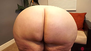 Ssbbw erin green plays with herself on happy ending cleaning