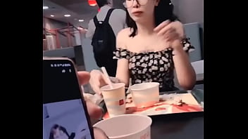 Me levaria pra comer um mc lanche feliz