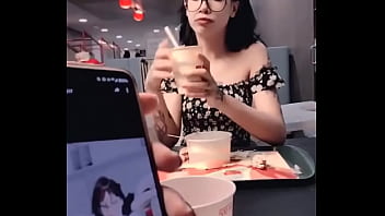 Me levaria pra comer um mc lanche feliz