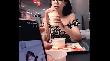 Me levaria pra comer um mc lanche feliz