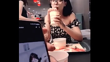 Me levaria pra comer um mc lanche feliz