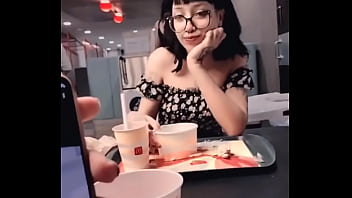 Me levaria pra comer um mc lanche feliz