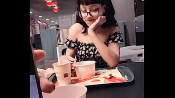 Me levaria pra comer um mc lanche feliz