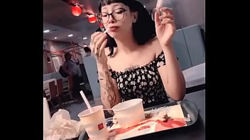 Me levaria pra comer um mc lanche feliz